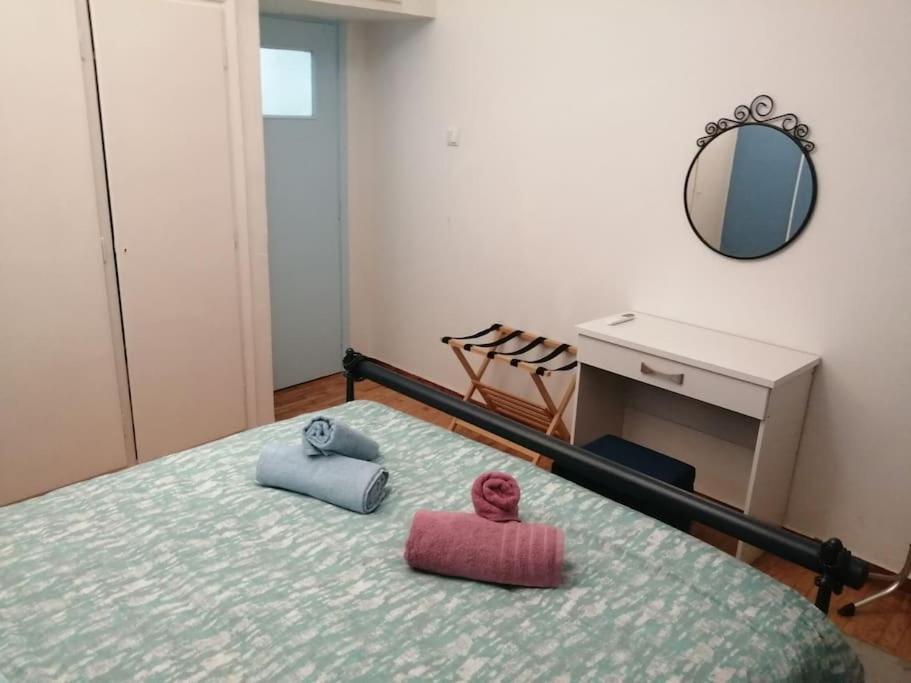 Apartamento Ανακαινισμένο 8 Λεπτά Από Το Μετρό. Atenas Exterior foto